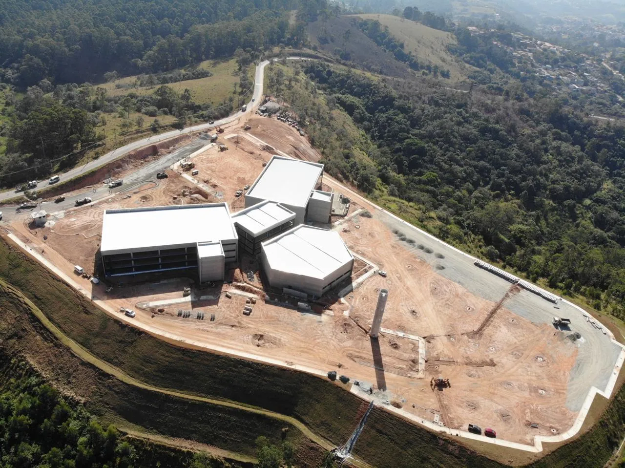 Segmento de compras e serviços Cassol Pré-Fabricados, estruturas robustas e modernas de concreto pré-fabricado para grandes projetos comerciais e de serviços