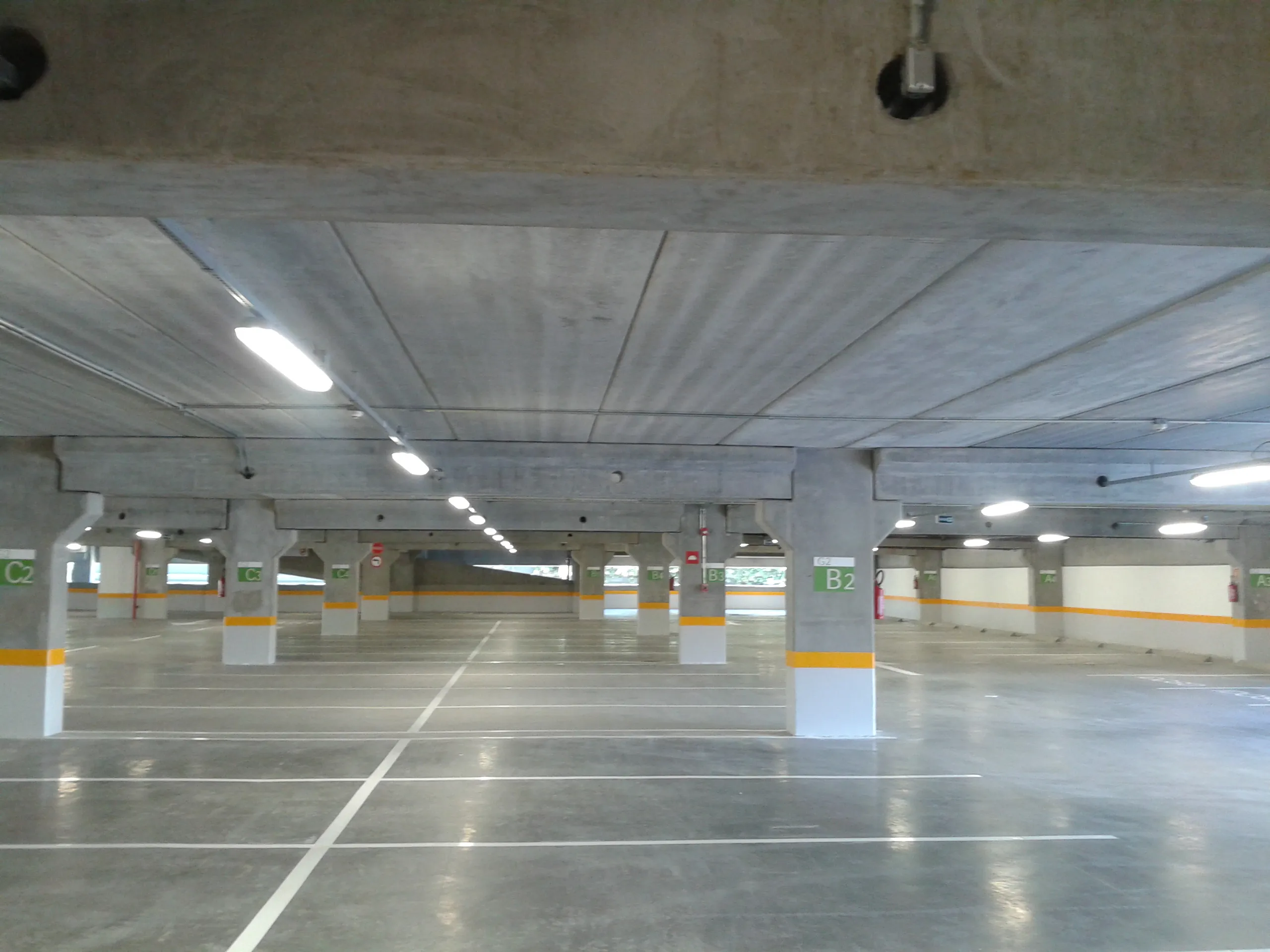 Segmento edifício garagem e estacionamento Cassol Pré-Fabricados, estruturas de concreto reforçadas e eficientes para projetos de alta circulação de veículos