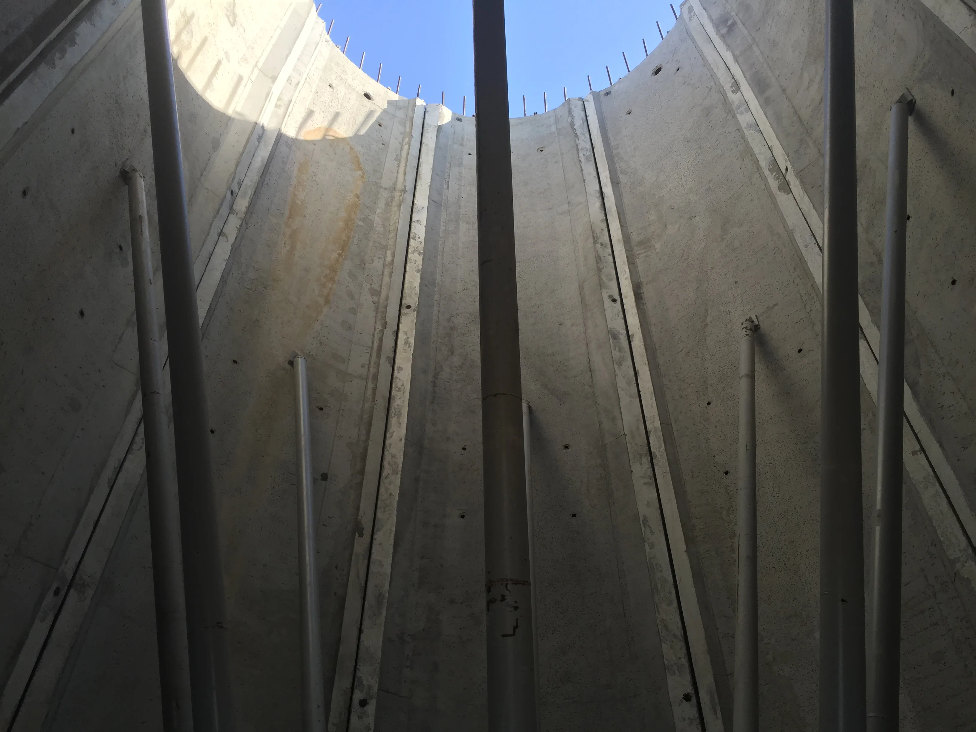 Soluções de concreto pré-fabricado para infraestrutura de energia robusta e segura