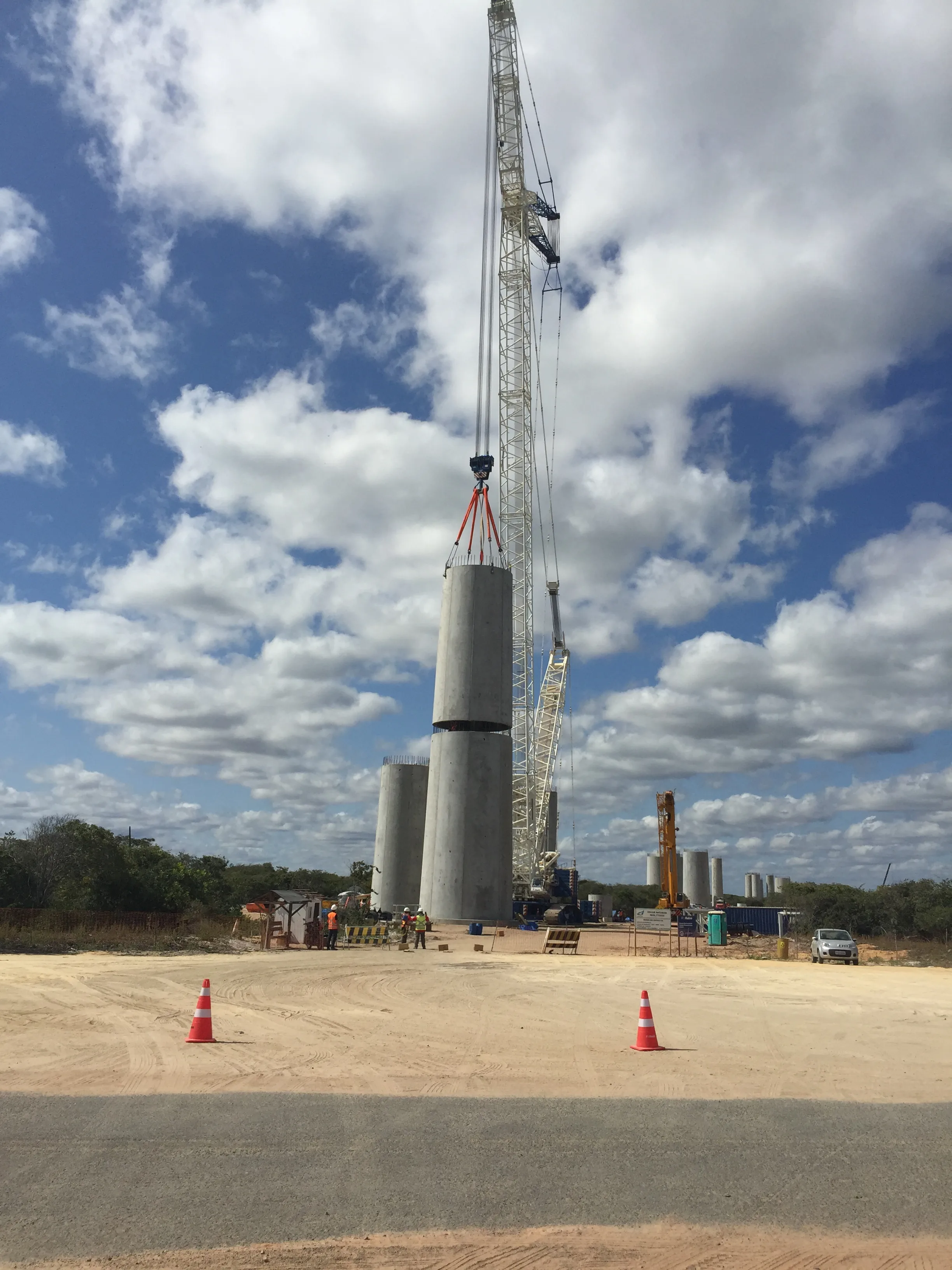 Soluções de concreto pré-fabricado para infraestrutura de energia robusta e segura