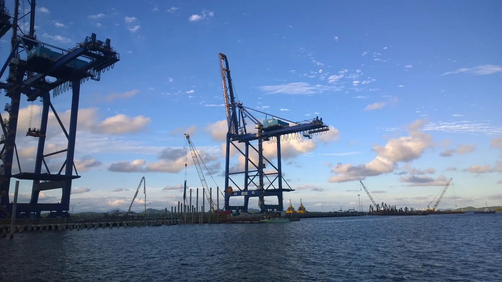 Segmento porto e costeiro Cassol Pré-Fabricados, concreto pré-fabricado para estruturas portuárias e costeiras com alta resistência e inovação técnica