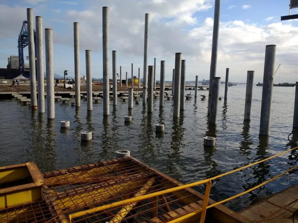 Segmento porto e costeiro Cassol Pré-Fabricados, concreto pré-fabricado para estruturas portuárias e costeiras com alta resistência e inovação técnica