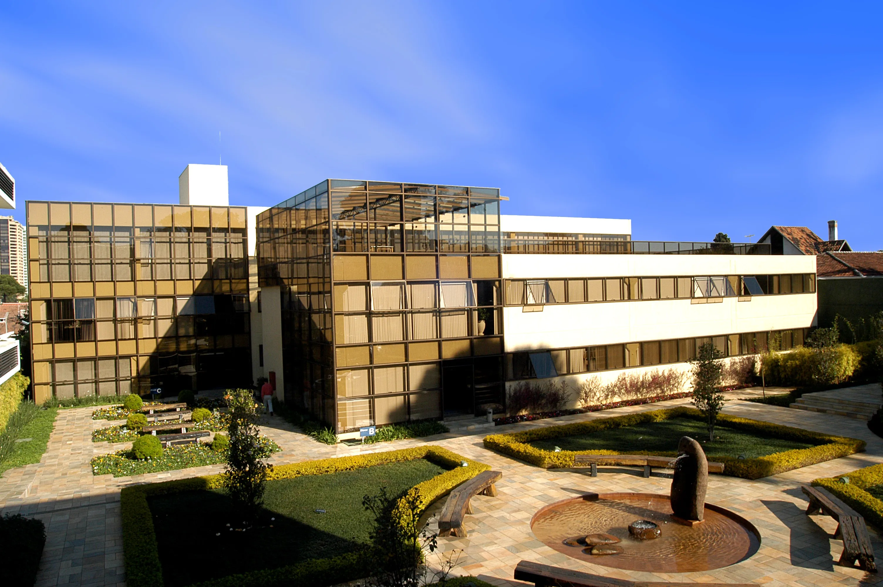 Soluções robustas e modernas de concreto pré-fabricado para o varejo