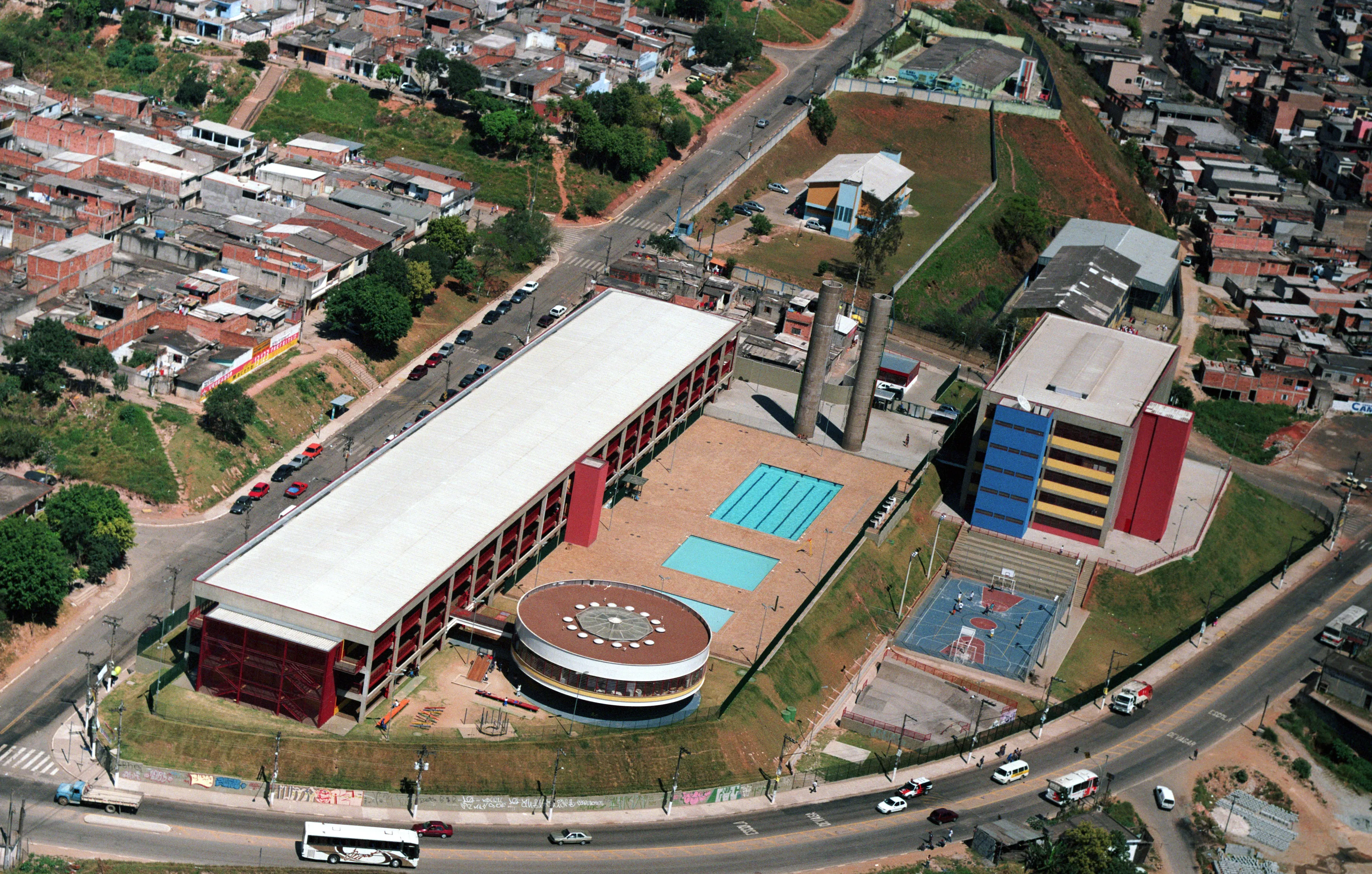 Soluções de concreto pré-fabricado para ambientes educacionais seguros e eficientes