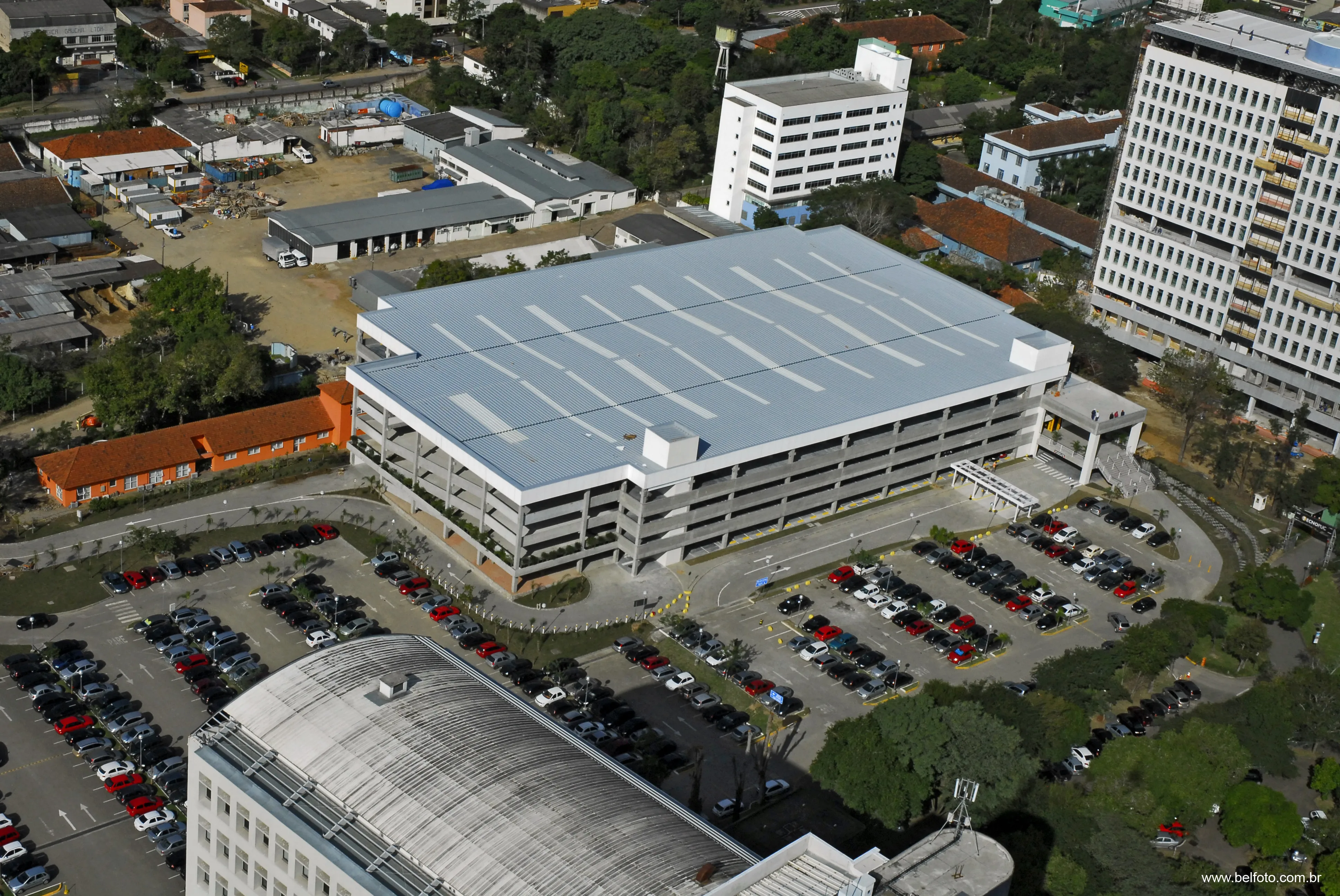 Soluções de concreto pré-fabricado para ambientes educacionais seguros e eficientes