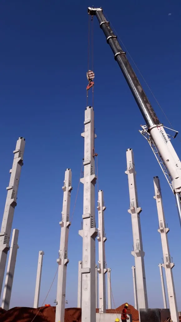 Pilar em concreto pré-fabricado Cassol, referência em resistência e segurança estrutural.