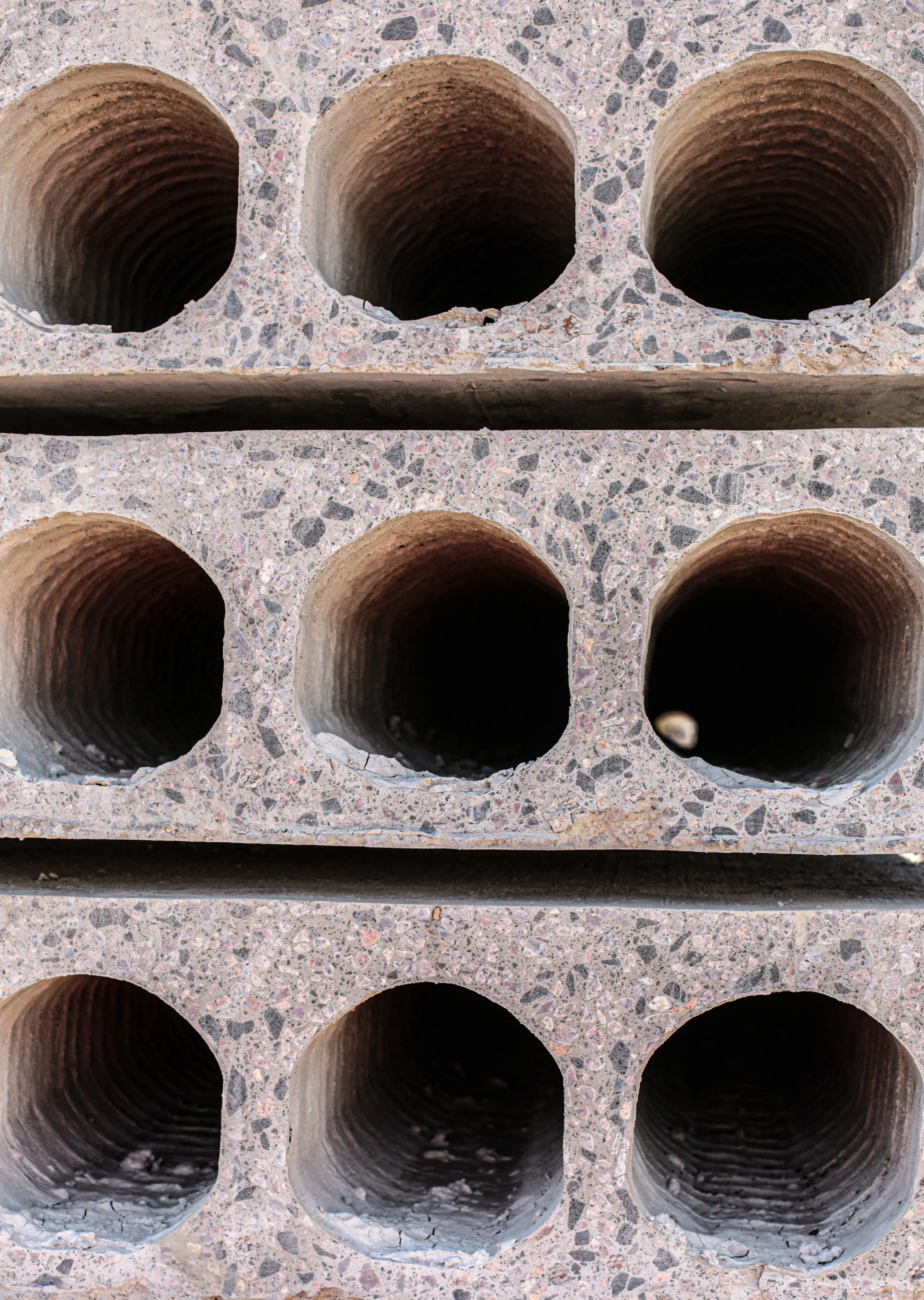 Laje alveolar em concreto pré-fabricado Cassol, unindo eficiência, resistência e praticidade.