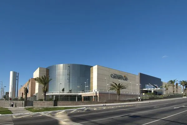 Soluções robustas e modernas de concreto pré-fabricado para o varejo