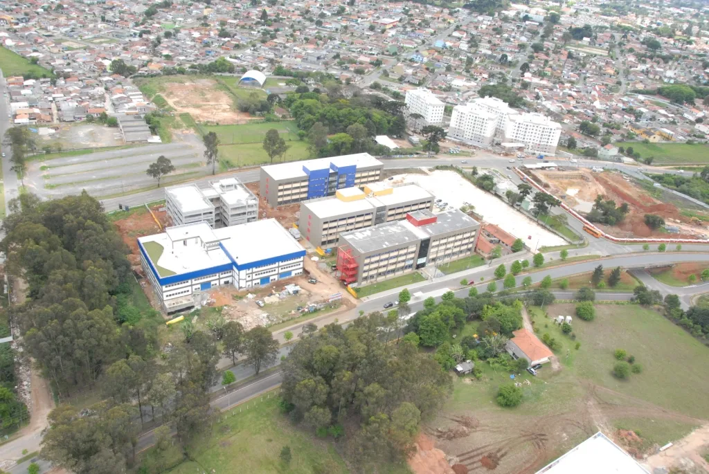 Soluções de concreto pré-fabricado para ambientes educacionais seguros e eficientes