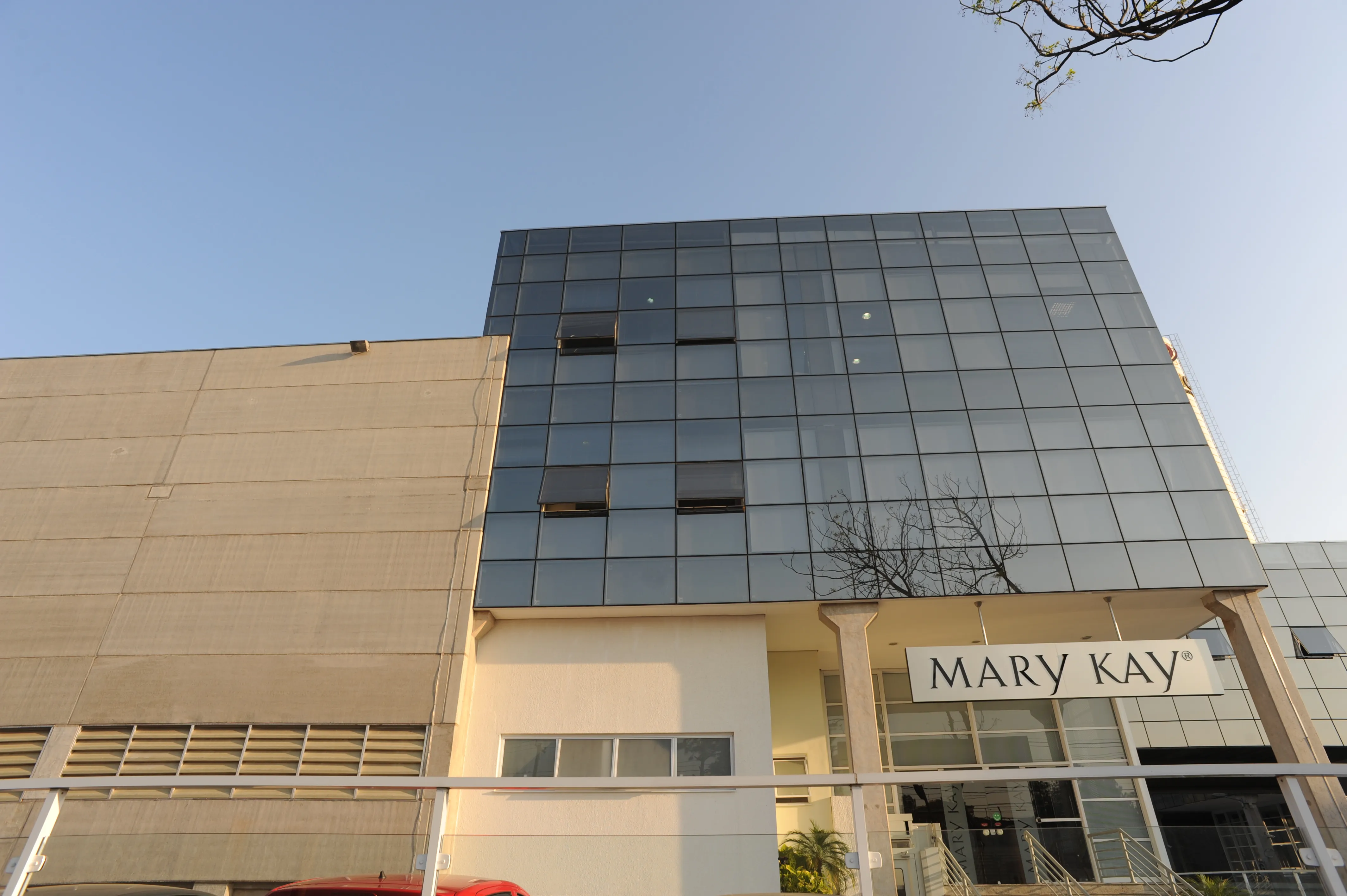 Segmento fábrica e galpão industrial Cassol Pré-Fabricados, soluções em concreto pré-fabricado para ambientes industriais robustos e eficientes