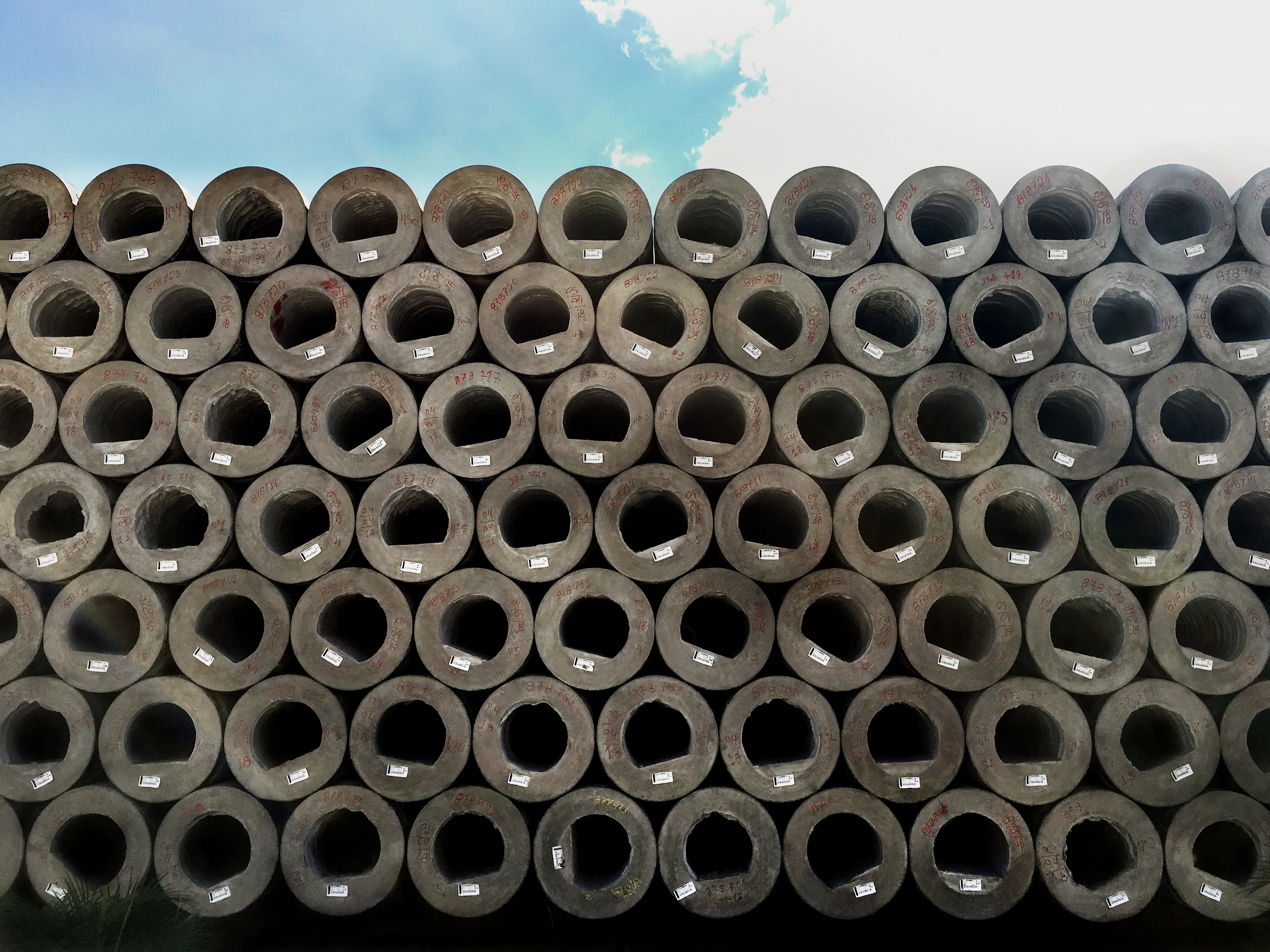 Estaca centrifugada em concreto pré-fabricado Cassol, solução durável e segura, com alta resistência e confiabilidade.