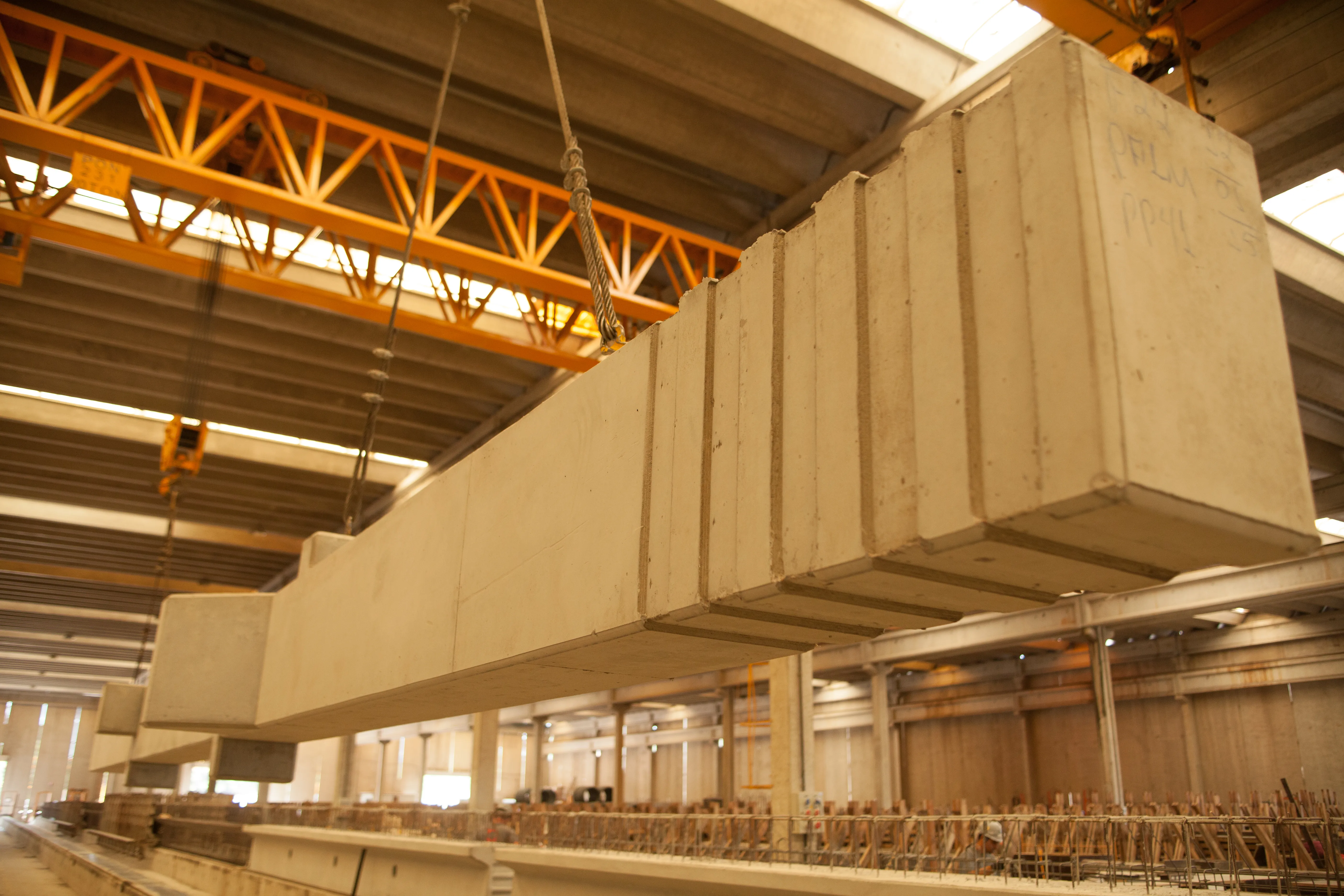 Pilar em concreto pré-fabricado Cassol, referência em resistência e segurança estrutural.