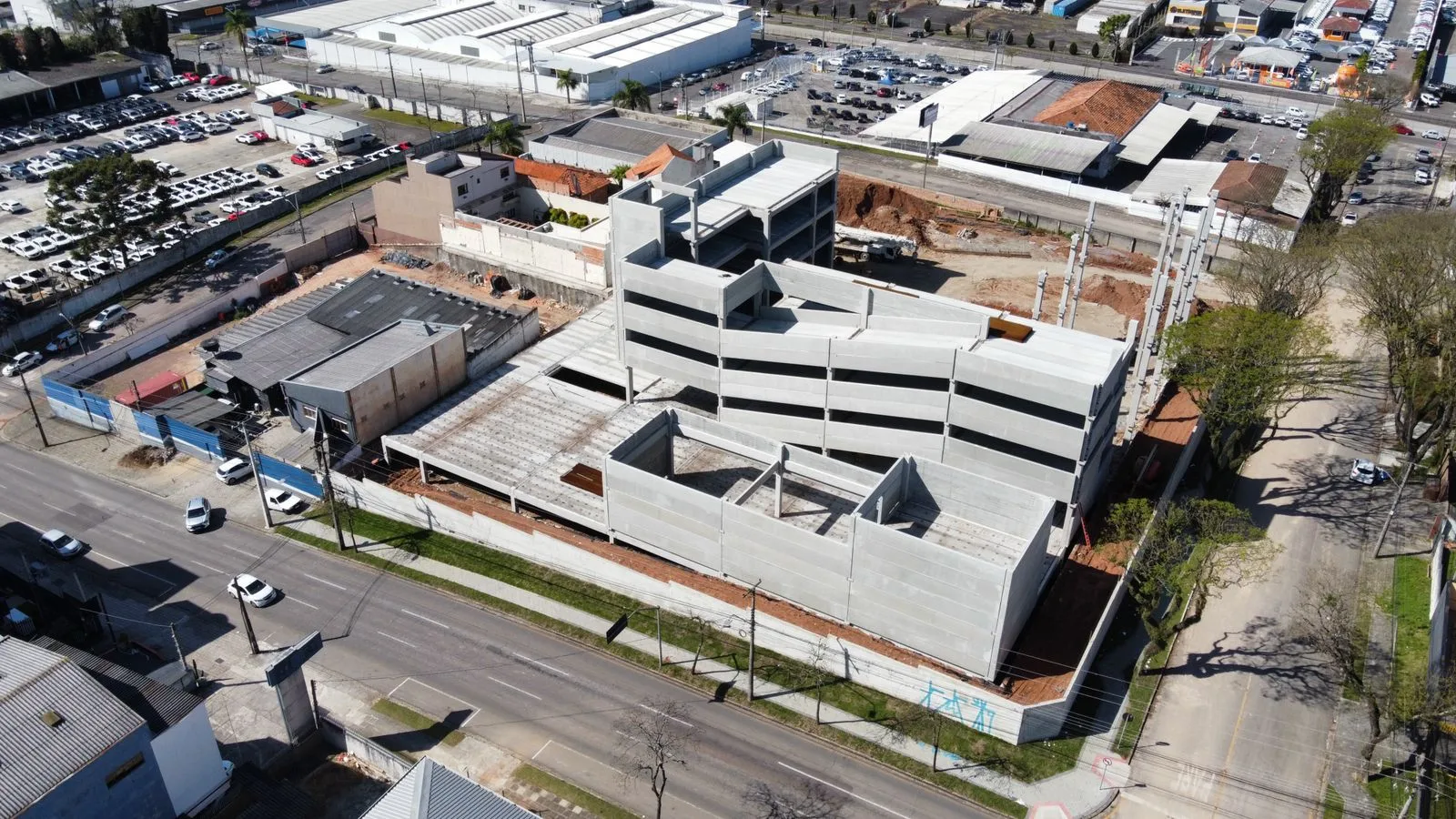 Soluções robustas e modernas de concreto pré-fabricado para o varejo