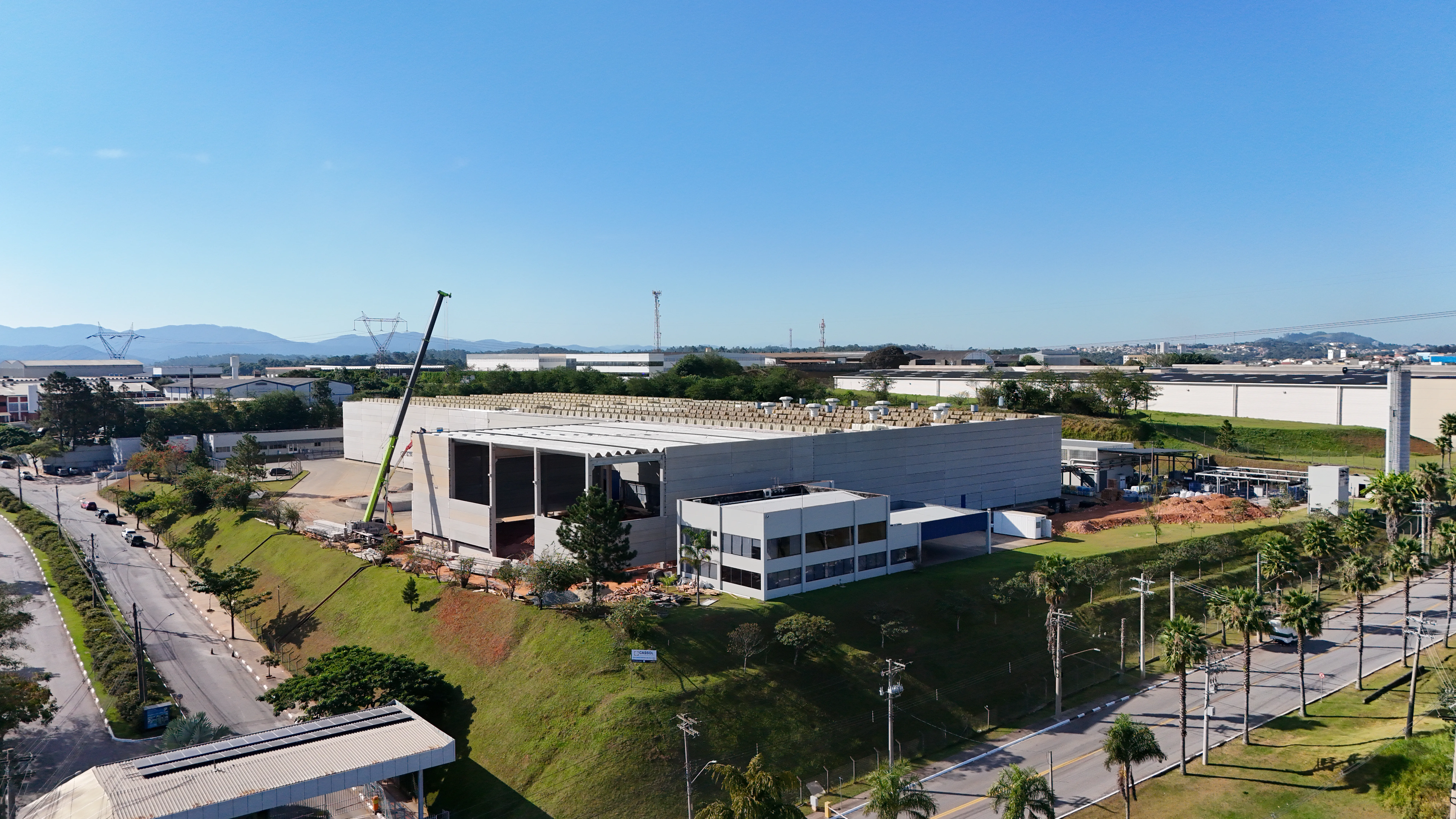 Segmento fábrica e galpão industrial Cassol Pré-Fabricados, soluções em concreto pré-fabricado para ambientes industriais robustos e eficientes
