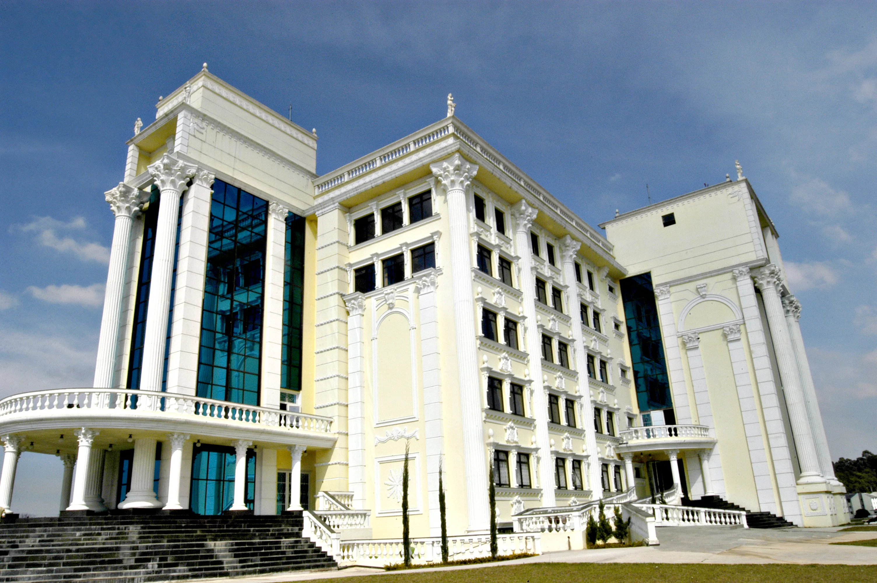 Soluções de concreto pré-fabricado para ambientes educacionais seguros e eficientes