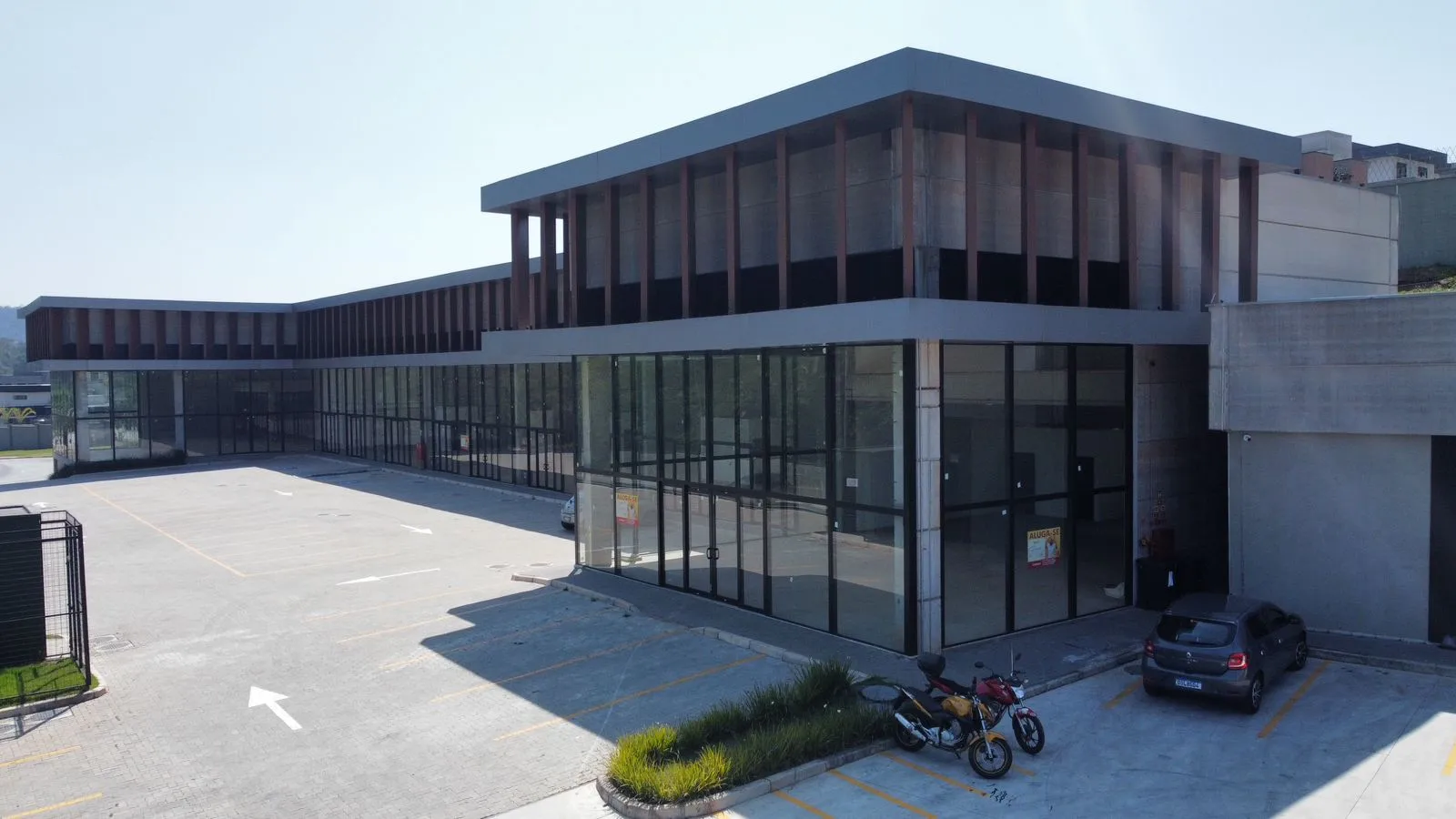 Soluções robustas e modernas de concreto pré-fabricado para o varejo