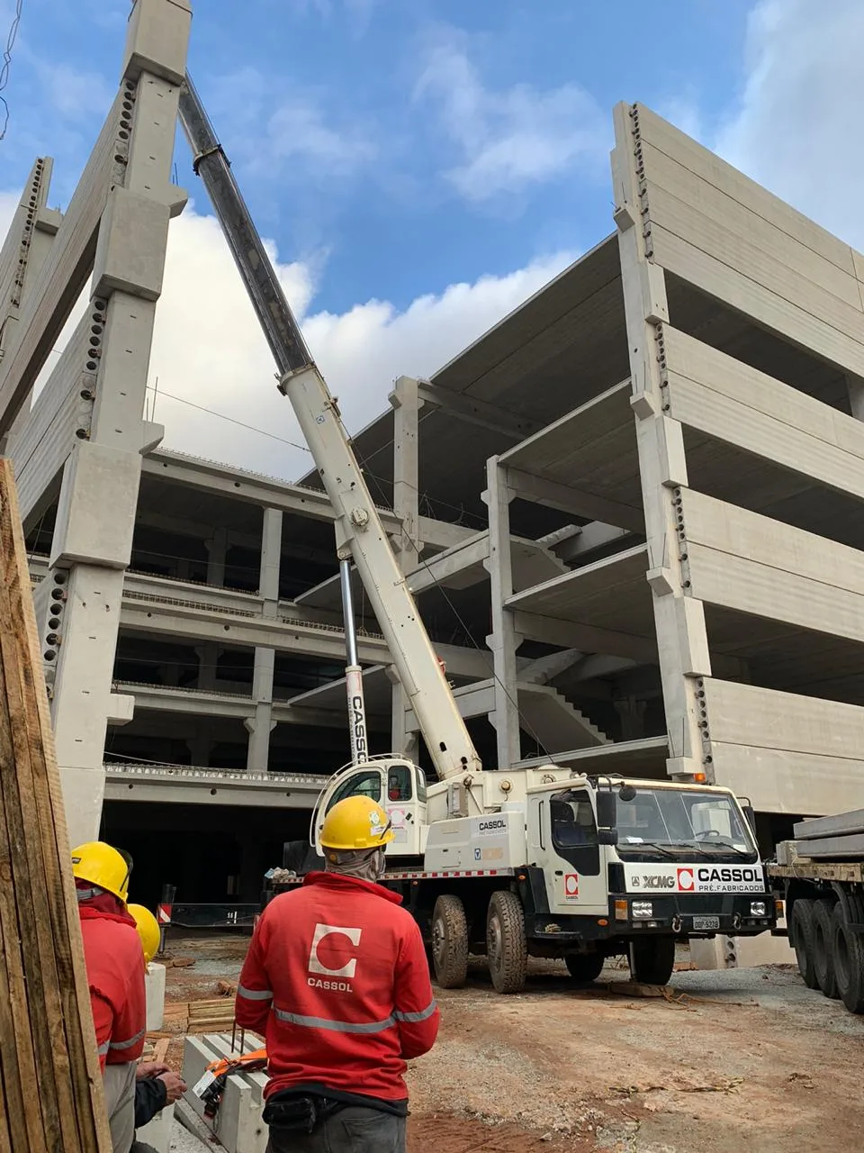 Painel alveolar em concreto pré-fabricado Cassol, garantindo eficiência, durabilidade e resistência.