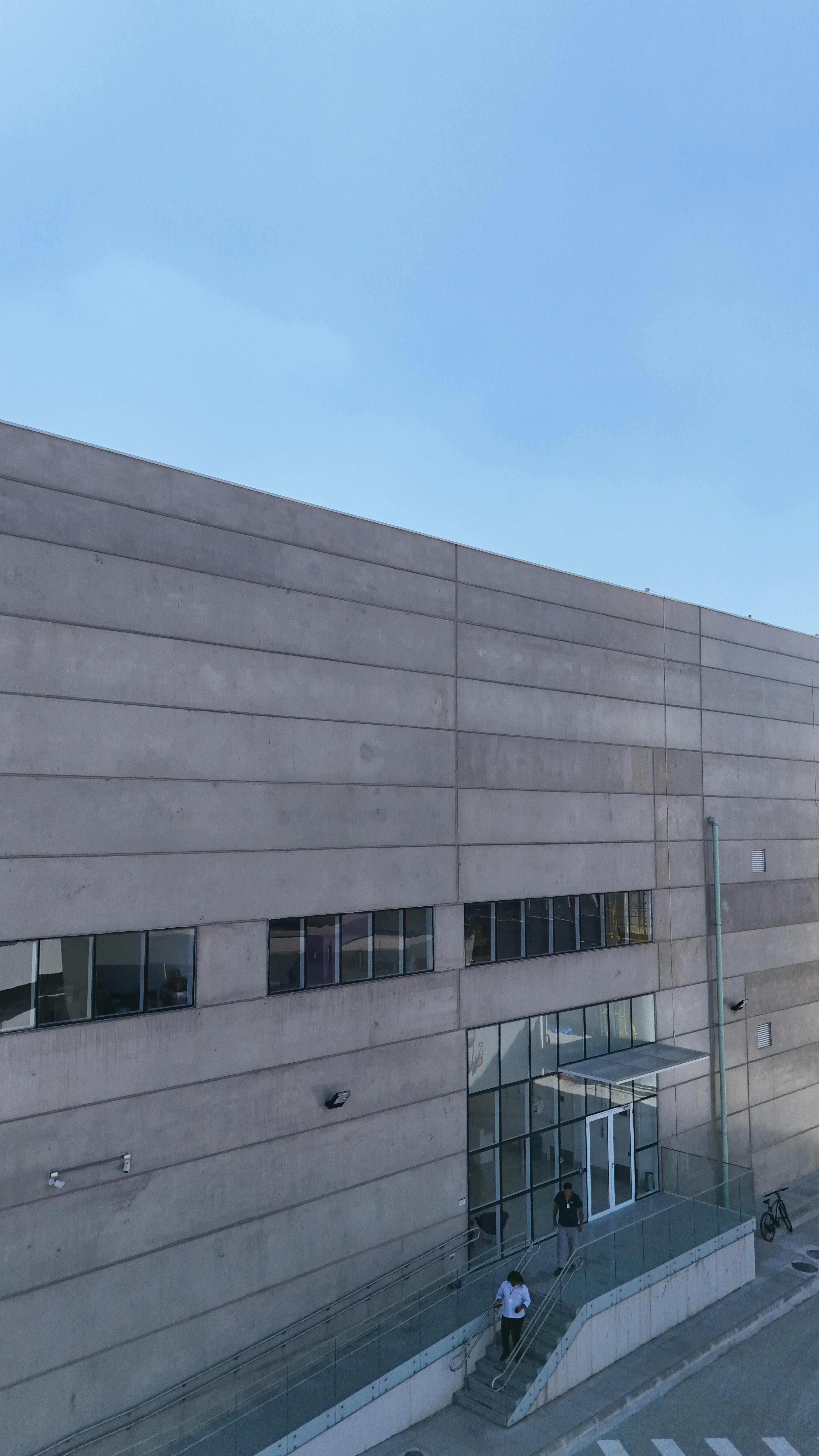 Painel maciço em concreto pré-fabricado Cassol, solução resistente e confiável para construção.