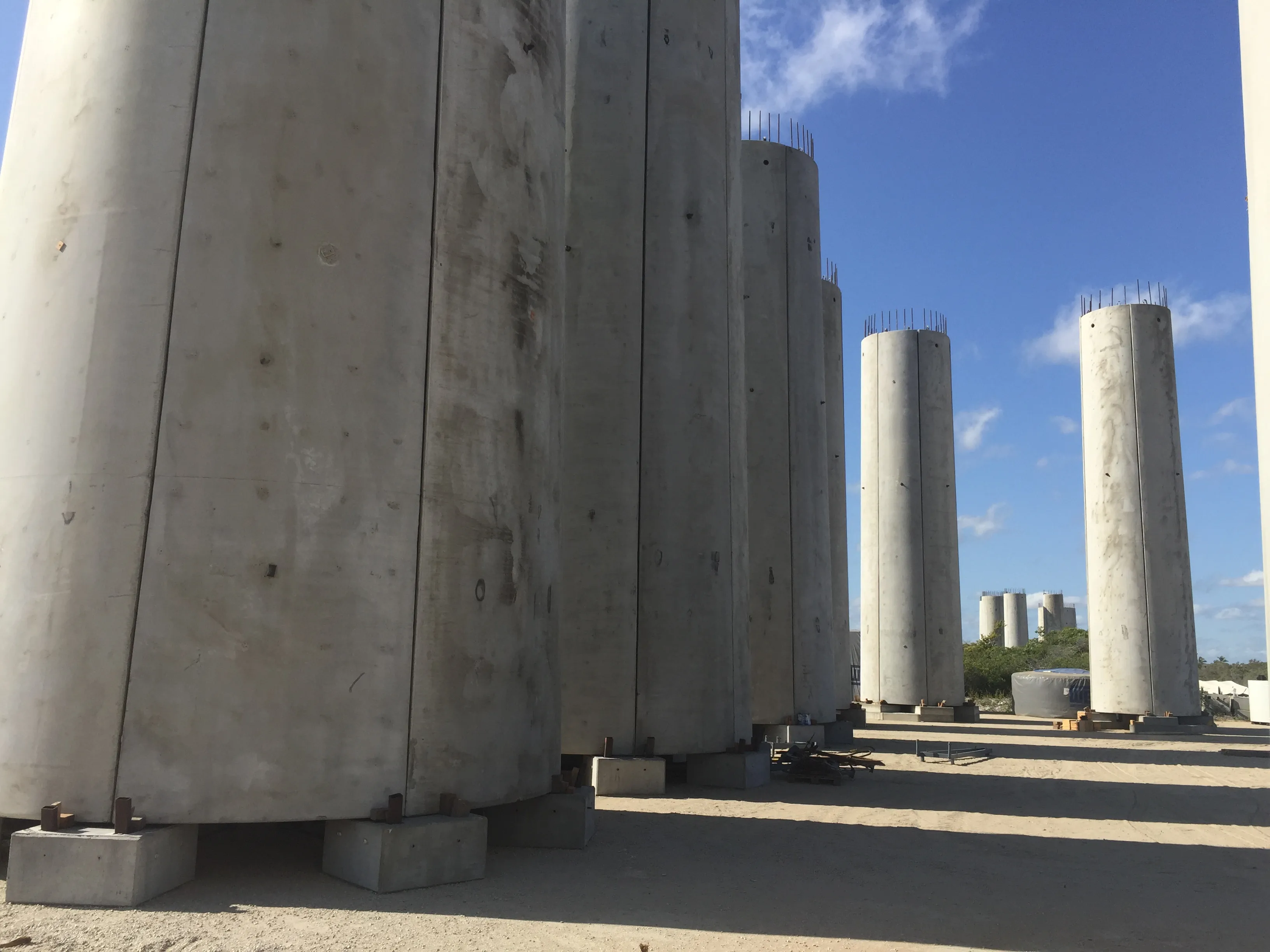 Soluções de concreto pré-fabricado para infraestrutura de energia robusta e segura