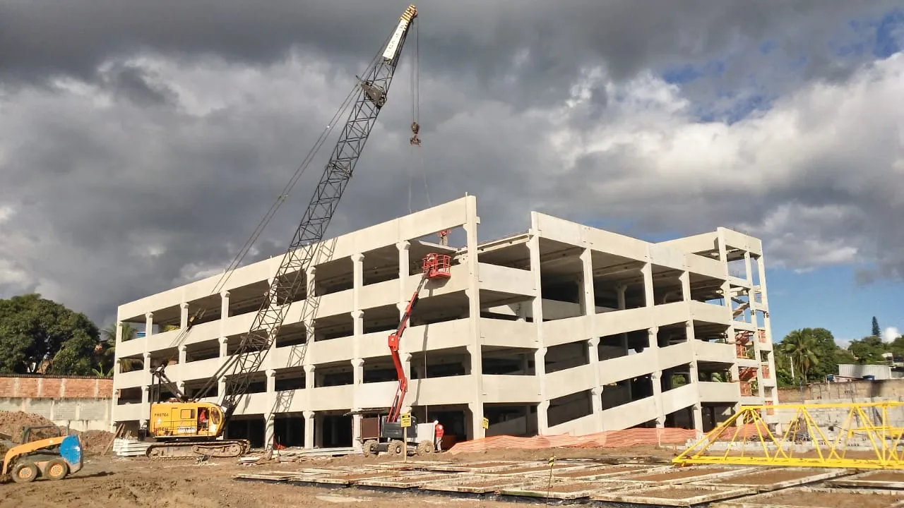 Segmento edifício garagem e estacionamento Cassol Pré-Fabricados, estruturas de concreto reforçadas e eficientes para projetos de alta circulação de veículos