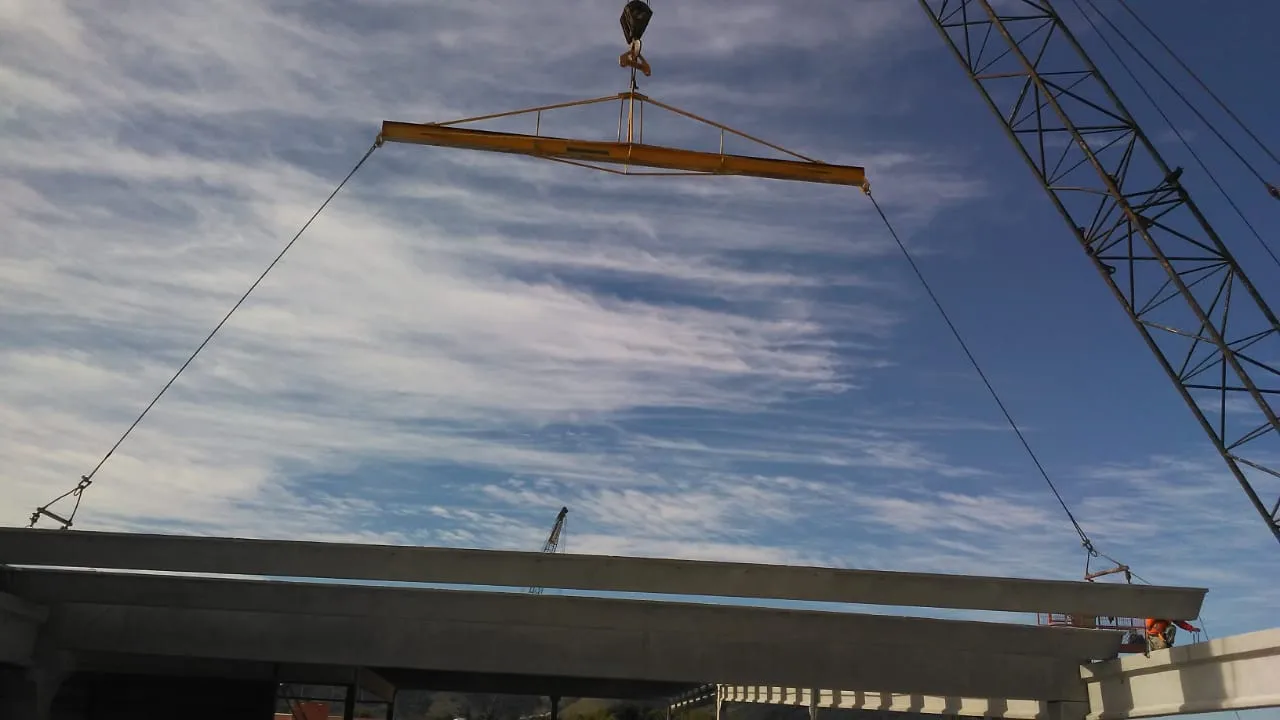 Terça W em concreto pré-fabricado, solução versátil e confiável para estruturas industriais e comerciais.