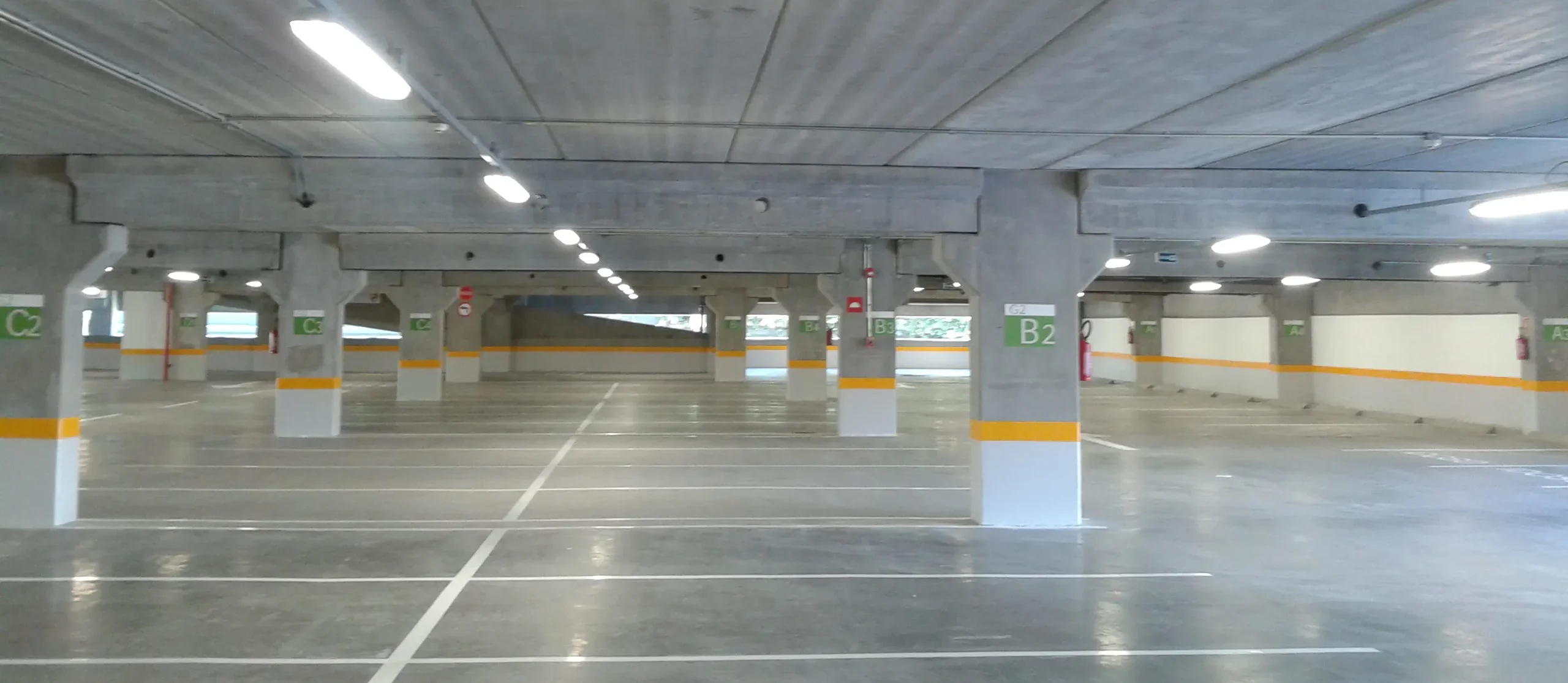 Segmento edifício garagem e estacionamento Cassol Pré-Fabricados, estruturas de concreto reforçadas e eficientes para projetos de alta circulação de veículos