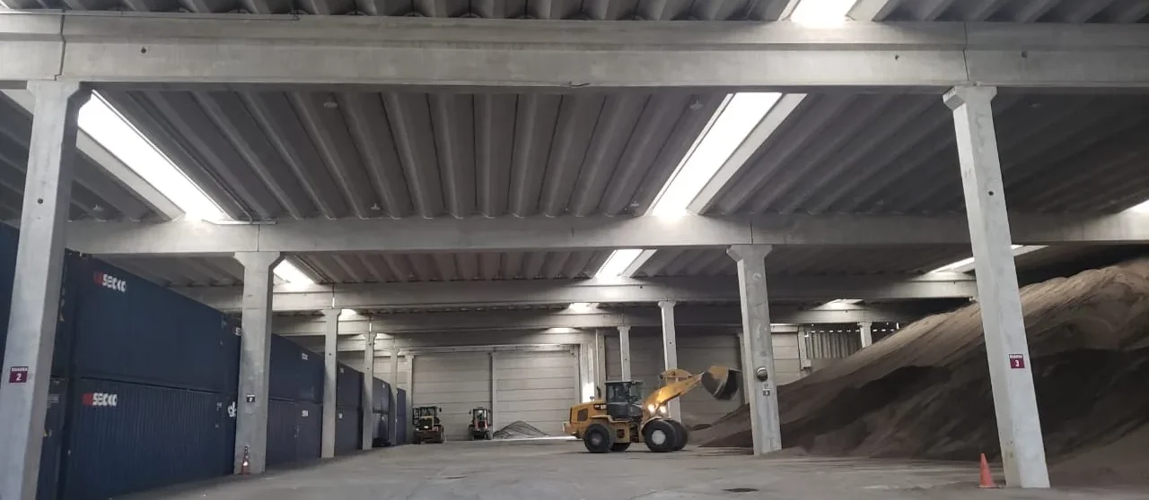 Estruturas pré-fabricadas Cassol para armazéns e agronegócio, destacando-se pela resistência, eficiência e capacidade produtiva para grandes projetos